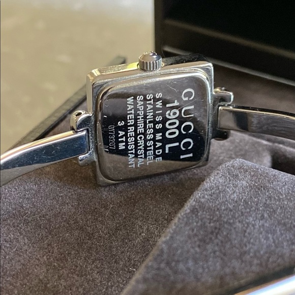 Authentic Gucci 1900l series watch. Excellent condition with minor wear. - Picture 5 of 6